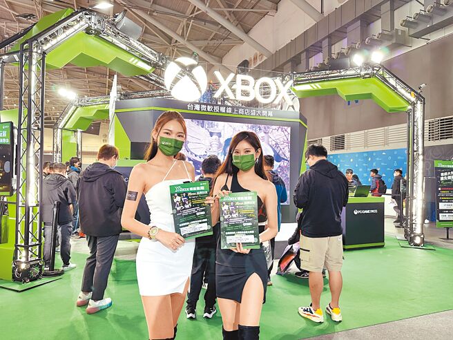 Xbox讓玩家體驗《臥龍：蒼天隕落》等全新遊戲之餘，更販售Xbox Series X 1TB主機與《極限競速 地平線5》同捆組、下殺的無線控制器等優惠。（石欣蒨攝）