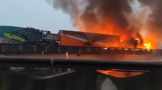 10分鐘5連撞「火燒車奪命」 湖南高速49車事故16死66傷