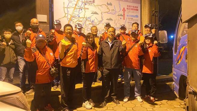 台中市政府警察局太平分局结合消防局、环保局及三河局等单位，于4、5日晚间派员加强光兴隆桥旁及太堤东、西路沿线劝导与取缔。（太平警分局提供／潘虹恩台中传真）