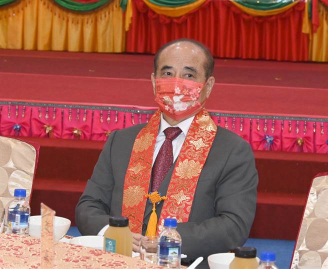 立法院前院长王金平5日到高雄六龟区出席清凉山妙崇寺住持宏安长老尼获颁泰国摩诃朱拉隆功大学荣誉博士学位典礼，王金平畅谈总统局势。（林瑞益摄）