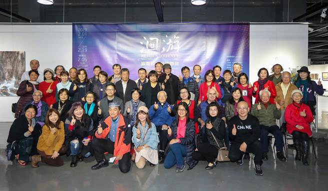 时隔两年再次回归的「洄游Ⅱ」桃园振声高中艺术家校友联展，于2023年2月1日至2月19日在桃园展演中心隆重登场。（陈麒全摄）