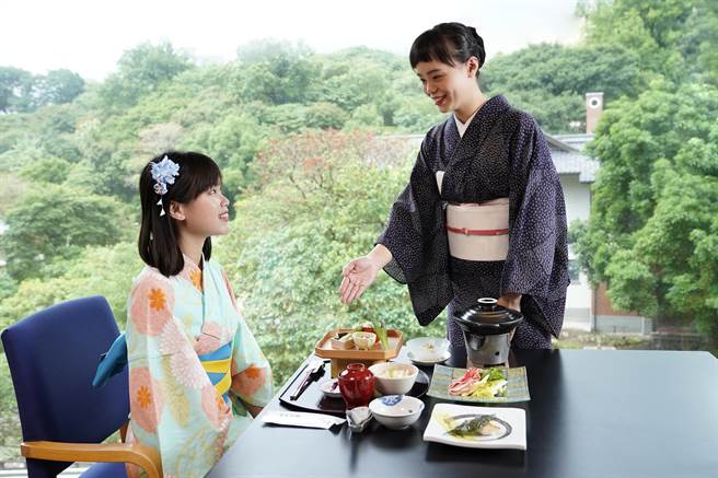 「微醺戀曲住房專案」晚餐提供精緻的日式會席料理，提供情侶們不一樣的過節體驗。（日勝生加賀屋提供）