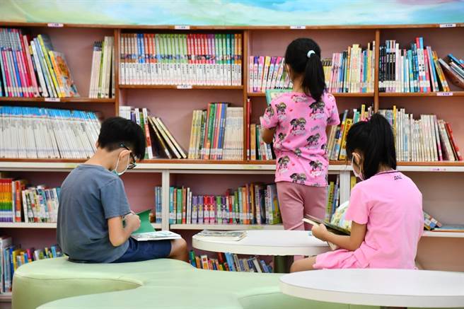 花蓮吉安鄉立圖書館響應世界母語日，本月11日將舉辦「國際母語日－我歡喜說母語」活動，透過閩南語及英文繪本，帶領學童探索母語文化。（吉安鄉公所提供／羅亦晽花蓮傳真）