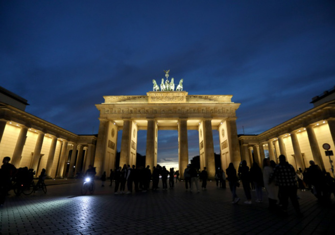 德国柏林知名景点布兰登堡游客如织，一场能源转型大战在欧洲大陆也正进行中。（图/ 远见提供）
