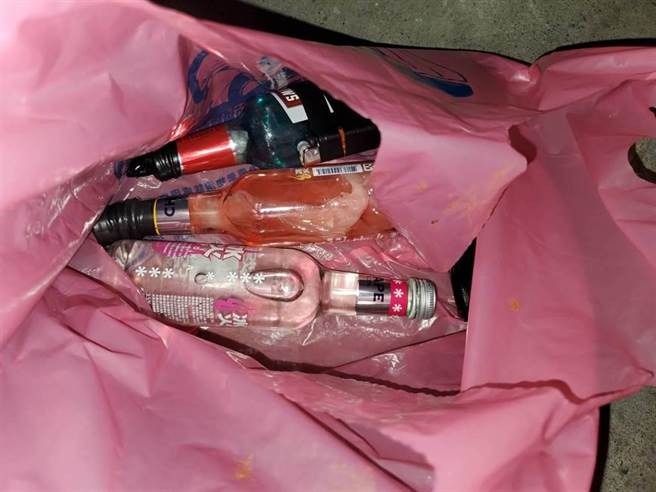 李男以玻璃瓶自製汽油彈。（資料照）