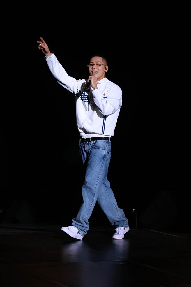 Loco害羞秀中文自我介紹。（Wonder提供）