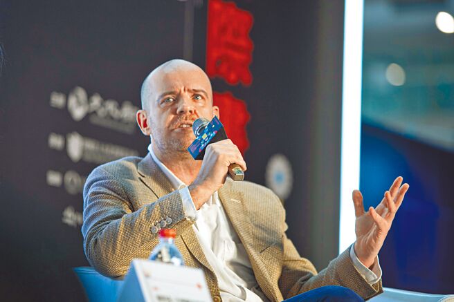 维特多．沙博尔夫斯基结合厨师、食谱及政治，反思帝国主义的身影。（书展基金会提供）