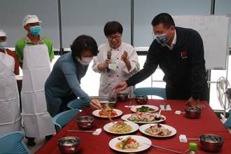 台東縣府辦理精進廚藝訓練 提升校園午餐品質