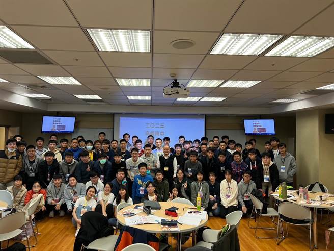 嘉中医学营学员大合照。（嘉中提供／廖素慧嘉市传真）