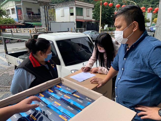 花莲县政府考量县内身心障碍者需求与权益，延长中央配发每人4剂家用抗原快筛试剂的期限至本月24日止。（花莲县政府提供／罗亦晽花莲传真）