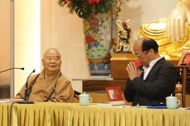 前台中市长胡志强表示，星云大师高风亮节，将钱财都捐出来。（图／翻摄自胡志强脸书）