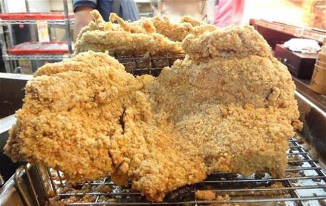 某炸物店的雞排一片賣85元，被民眾痛批「暴利、沒良心」，老闆無奈親揭成本。（示意圖／報系資料照片）