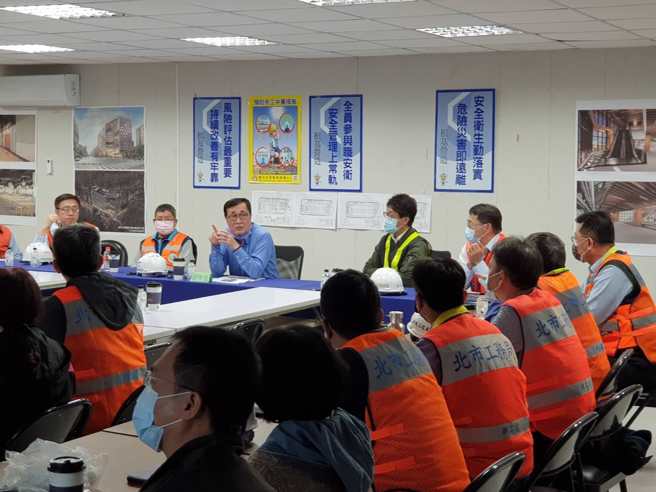 台北市副市长李四川坦言，现在国内缺工、原建材物料上涨已成为北市府工程的难题。（图／翻摄自李四川脸书）