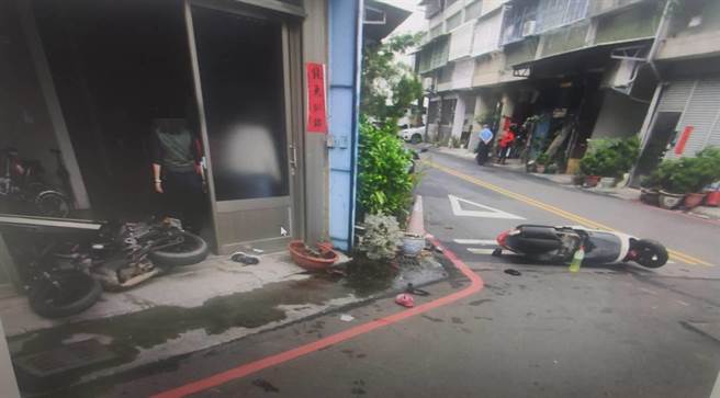 台中市烏日區6日下午14時傳出2機車相撞3人受傷事故，分別送往烏日林新醫院、中山附醫及大里仁愛醫院救治，詳細肇事原因尚待警方進一步調查釐清。（民眾提供／潘虹恩台中傳真）