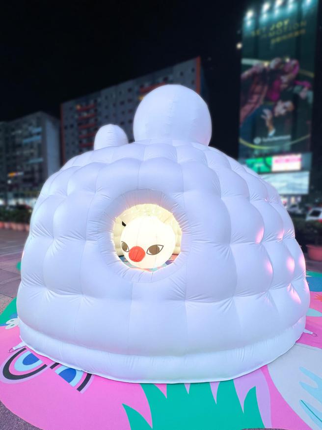 2月19日前于SOGO忠孝馆1F灯会装置拍照打卡，可兑换电子折价券。（SOGO提供）