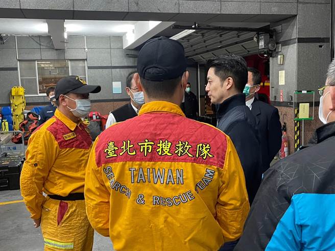 台北市长蒋万安为台北市搜救队打气。（北市府提供／杨亚璇台北传真）