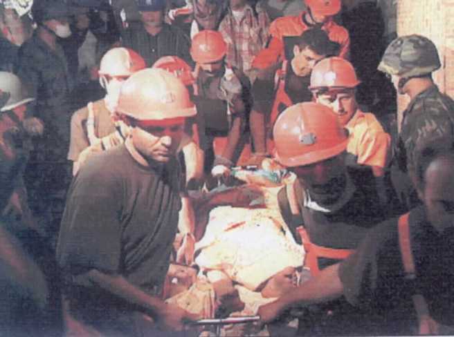 台湾1999年发生921地震时，土耳其派员来台参与救援行动。（报系资料照）