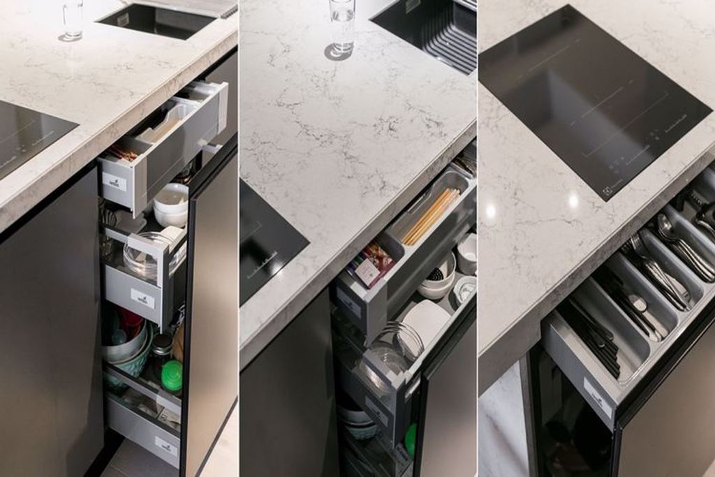配置於中島的廚具下櫃，貼心設有收納功能齊全的抽屜，讓使用者將餐具、鍋具、碗盤收得有條不紊。（攝影／張紋豪）