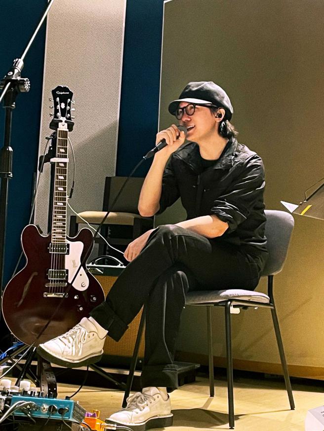 阿尔吉侬粉丝团上的吉他价格为台币68800元。（图／翻摄自Algernon Guitars脸书）