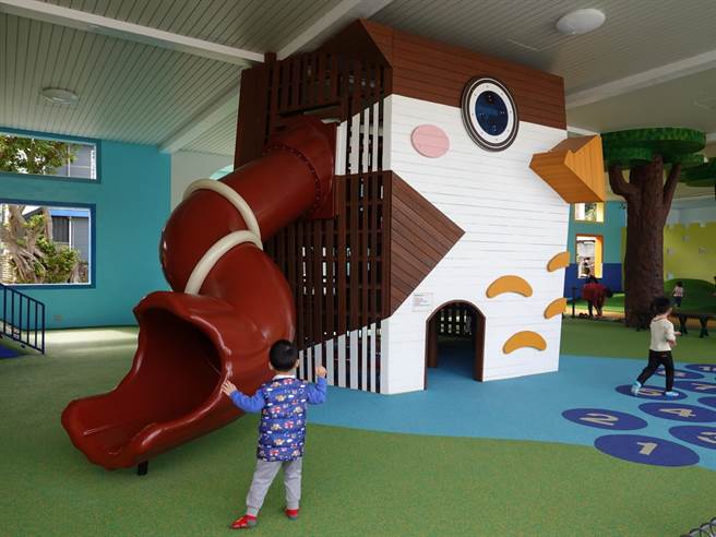 花莲市公所去年底在进丰生活园区，打造半户外的亲子游憩场域「猫头鹰公园」，启用迄今吸引许多家长带着孩子前往嬉戏放电。（花莲市公所提供／罗亦晽花莲传真）