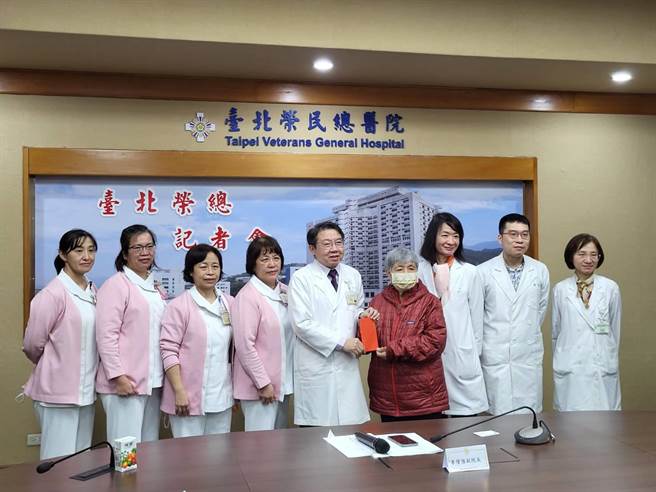 台北荣总今日召开记者会，呼吁家长应注意孩童是否出现惧学或拒学的情形，可能与精神疾患有关。（陈人齐摄）