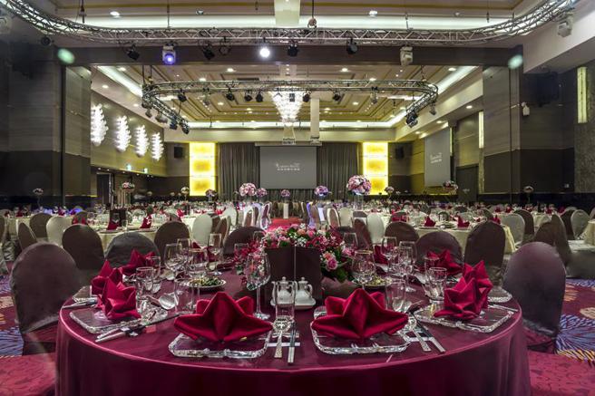 台北花园大酒店「抢婚」，婚礼指定日享满10桌加赠1桌 小资成家限定日13,800元起＋10％。（图／台北花园大酒店提供）