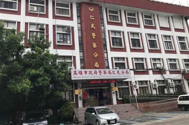 高雄市仁武区一处工地，传出工地板模坠落，击中压伤2名工人，其中1人重伤无生命迹象，详细事发原因还待警方厘清。（本报资料照）
