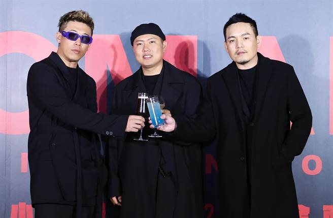 玖壹壹今在记者会上调制BROMAN酒款，预祝演唱会顺利，「红兔」大展。（陈俊吉摄）★《中时新闻网》关心您：饮酒过量，有碍健康。酒后不开车，安全有保障！