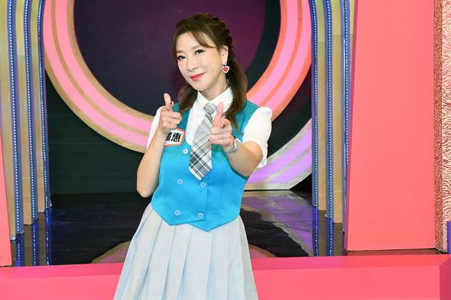 杨绣惠透露四月要带爸妈到日本旅行。（华视提供）