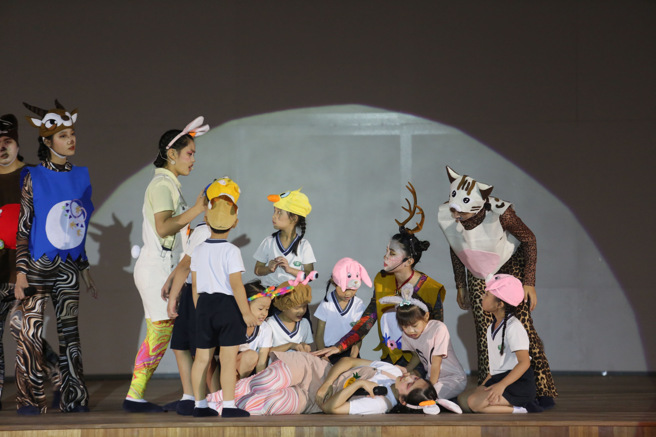 新冠肺炎疫情，以及全球暖化的气候变迁，都成为儿童剧演出的题材内容，也希望带给观眾省思和改变。(照片/慈济科大提供)