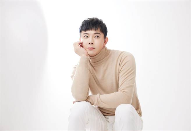 陈孝志多年前曾是歌手。（陈孝志提供）