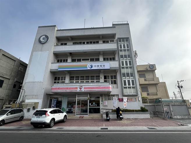 中华电信公司位在台南沿海最北边的北门服务中心，最近传出将裁撤，引起地方居民反弹。（李英信提供／张毓翎台南传真）
