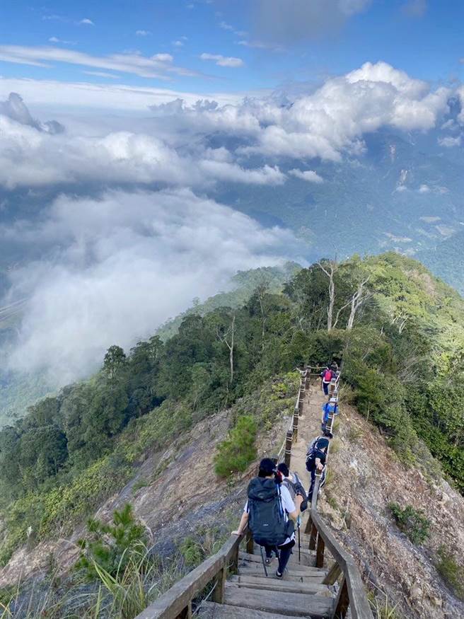谷关七雄登山认证数位化，去年申请成长166.67％。（台中市政府提供）