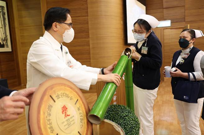 强震重创土耳其，花莲慈济医院医护、志工在半小时募集近40万元，盼助土耳其人早日重建家园。（慈济医院提供／罗亦晽花莲传真）