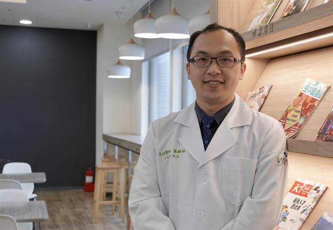 罗锦祥医师建议学子採取「3蔬2果」及「3少2多」模式恢復正常、健康的饮食习惯。(联新国际医院提供／吕筱蝉桃园传真)