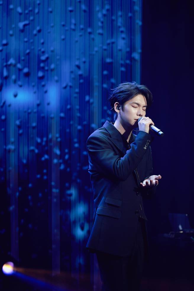 杨宇腾在见面会上还唱了韩文情歌，标准的咬字令人惊讶。（泓康天下提供）