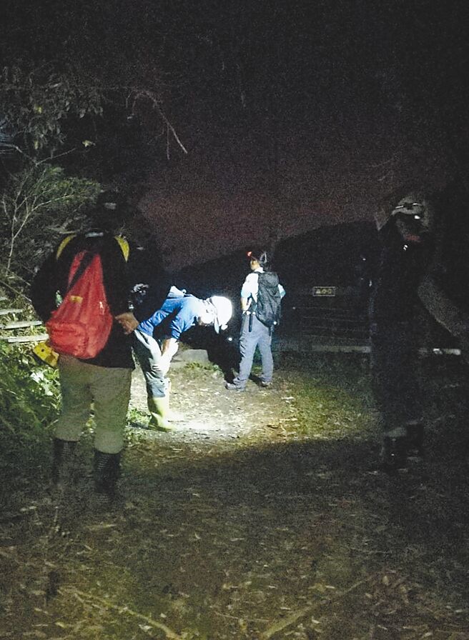 4名外國遊客日前到太魯閣國家公園大禮大同部落健行，下山時迷失方向，最後靠手機微弱光線找到路徑結束一場驚魂記。（花蓮縣消防局提供／羅亦晽花蓮傳真）