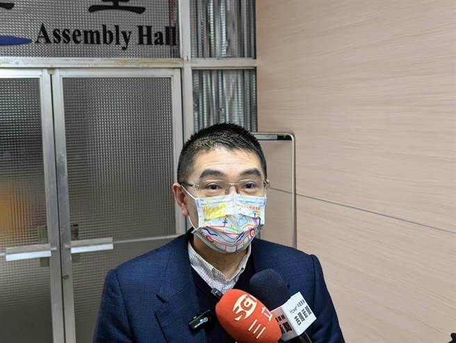 基隆市长谢国梁为市府发言人在脸书大玩时事梗一事郑重致歉。（张志康摄）