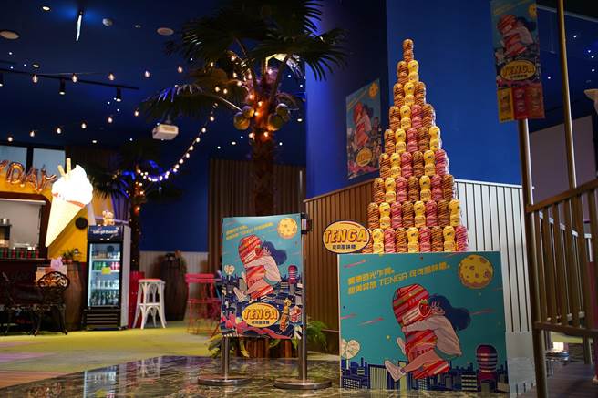 高達220CM的「TENGA可可風味CUP塔」，搭配獨家美式餐車與星空電影院，預期成為情人節約會打卡聖地。（TENGA提供）