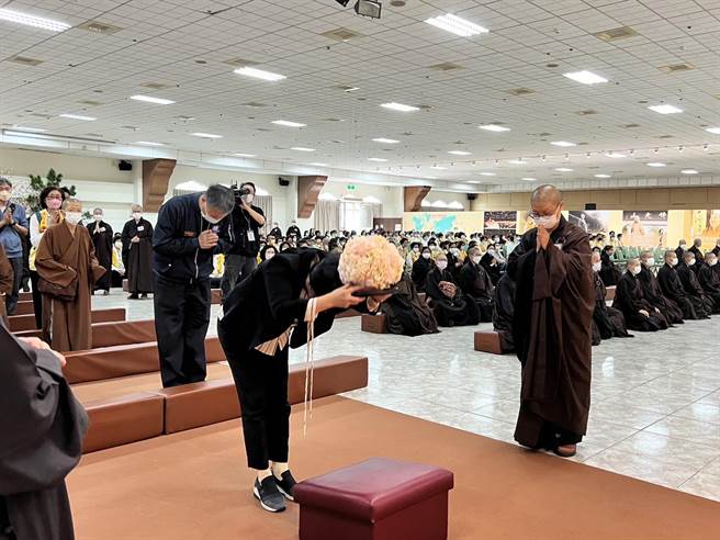 星云大师在元宵节圆寂，彰化县长王惠美8日下午南下高雄前往佛光山吊唁。（彰化县政府提供／吴敏菁彰化传真）