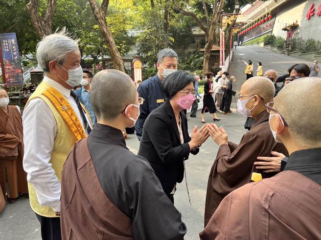 星云大师在元宵节圆寂，彰化县长王惠美8日下午南下高雄前往佛光山吊唁。（彰化县政府提供／吴敏菁彰化传真）