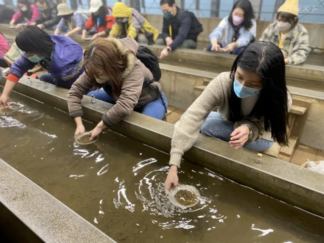 位在黃金館頂樓的半露天體驗館，以淘金之旅吸引旅客親臨。（圖/ 行遍天下）