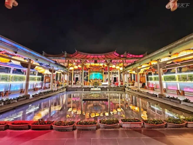 玻璃媽祖廟集結台灣玻璃殿堂級工藝大成。（圖/ 行遍天下）