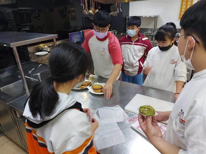 光启高中寒假技职营队，培训近200名国中选手。(校方提供／蔡依珍桃园传真)