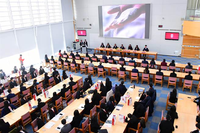 2023南山高中模拟联合国NSMUN邀请112名高中生参与自2月8日至10日三天两夜的模拟联合国会议，以中英文方式共同讨论全球议题。（南山高中提供）