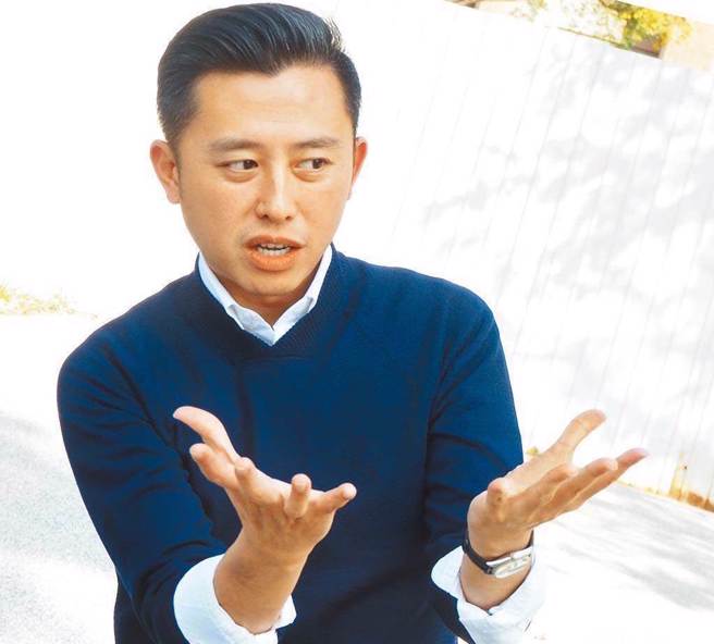 王鸿薇质疑，陈时奋为了林智坚(图)爱坚心切，失去理智。（资料照片）