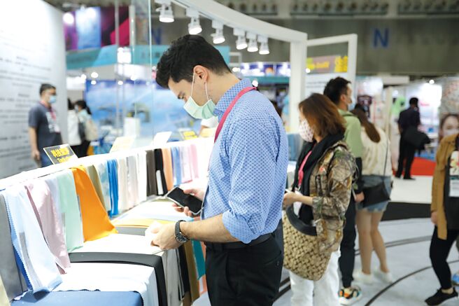 TITAS有信心推升台湾纺织业竞争力，协助业者开拓国际市场，推动台湾迈向亚洲高阶纺织品制造及研发中心。图／郭亚欣