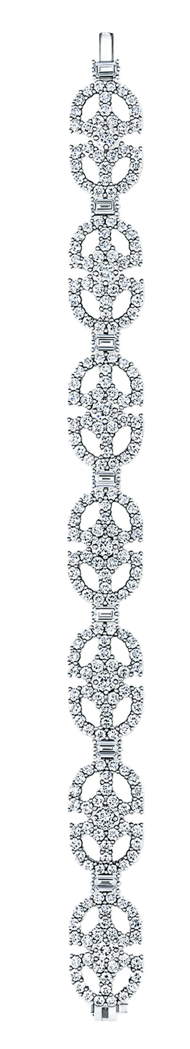 海瑞溫斯頓裝飾藝術Art Deco系列鑽石手鍊，演繹1930年代建築美學，鑲嵌鑽石總重14.46克拉，鑲嵌於鉑金底座。（Harry Winston提供）
