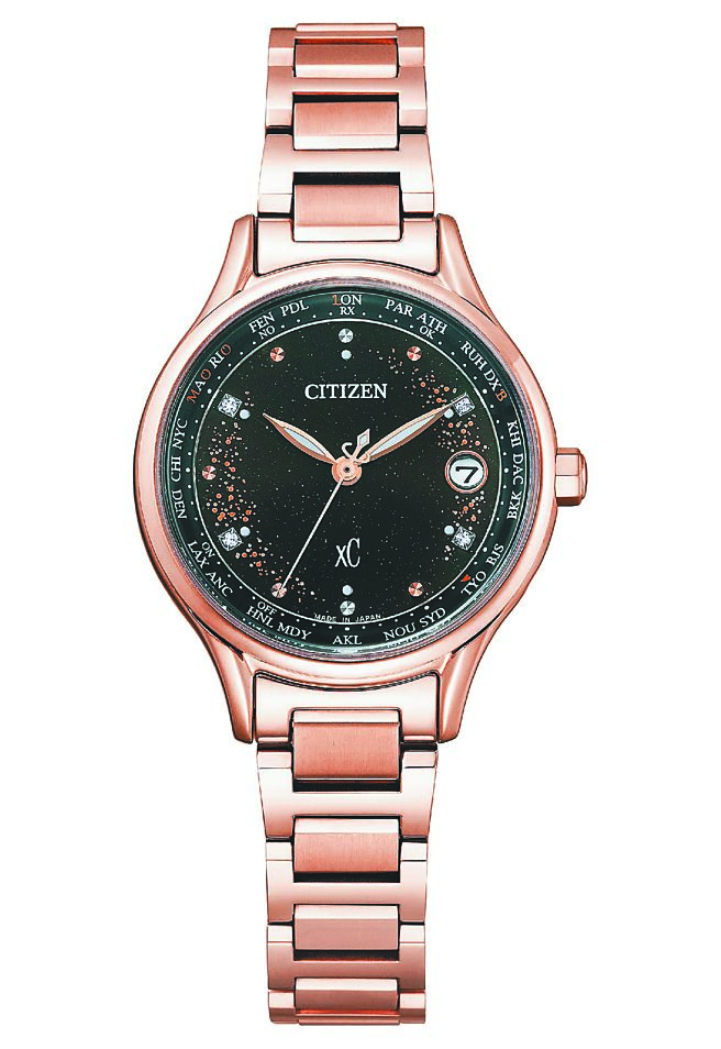 CITIZEN電波時計30周年限定款鈦金屬與Sakura pink櫻花粉紅金女表，3萬4800元。（CITIZEN提供）