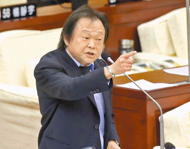 民进党台北市议员王世坚近日指出，在经过一些莫名其妙的攻击之后，对于绿营台北市中正、万华区的立委初选，确实开始起心动念了。（中时资料照）